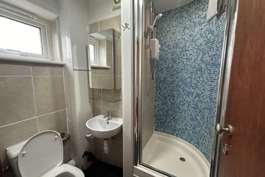 4 bed flat, Corn Close, Ardwick, Manchester, M130EB - Image 11